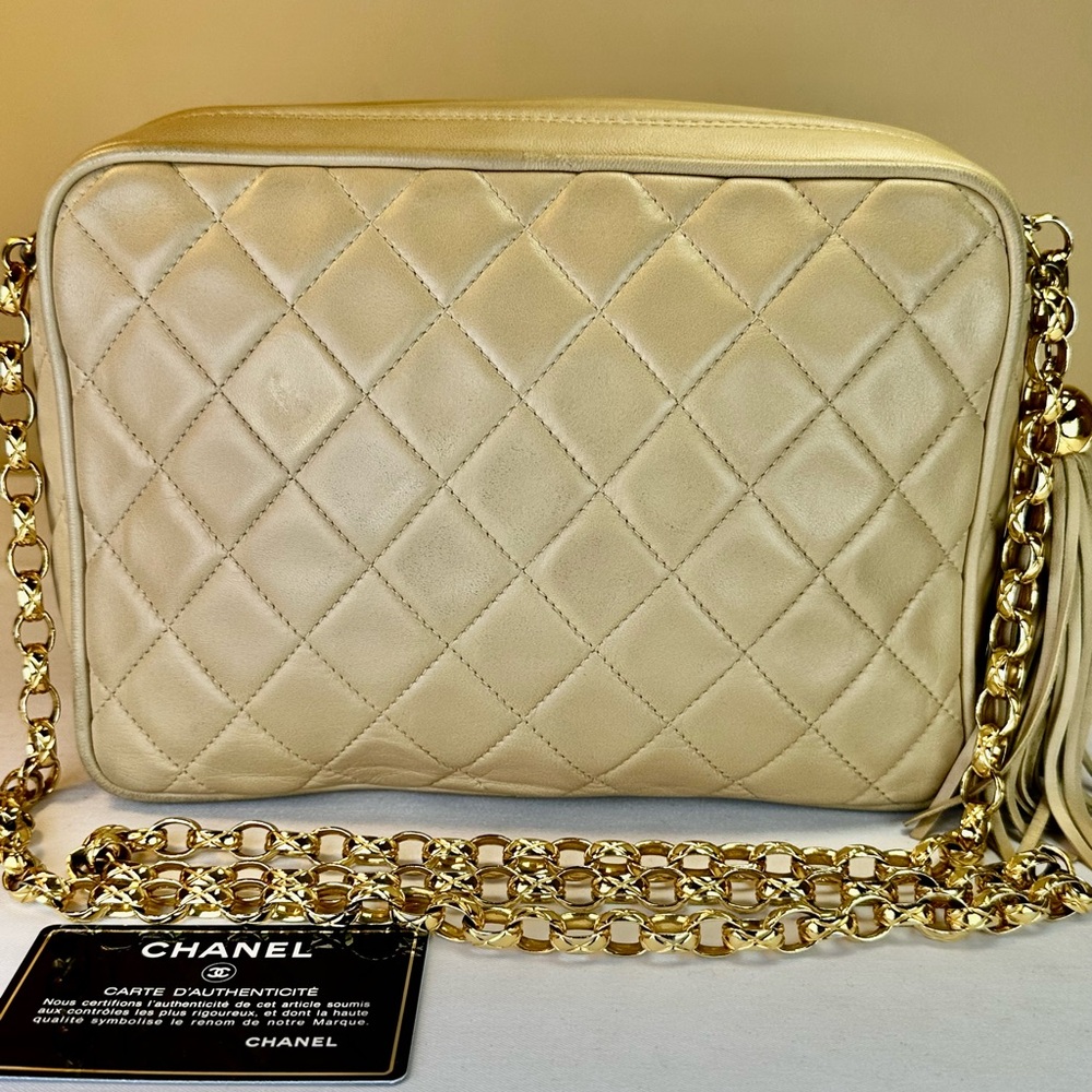 CHANEL Cream Quilted Bag with Gold Chain - Picture 9 of 16